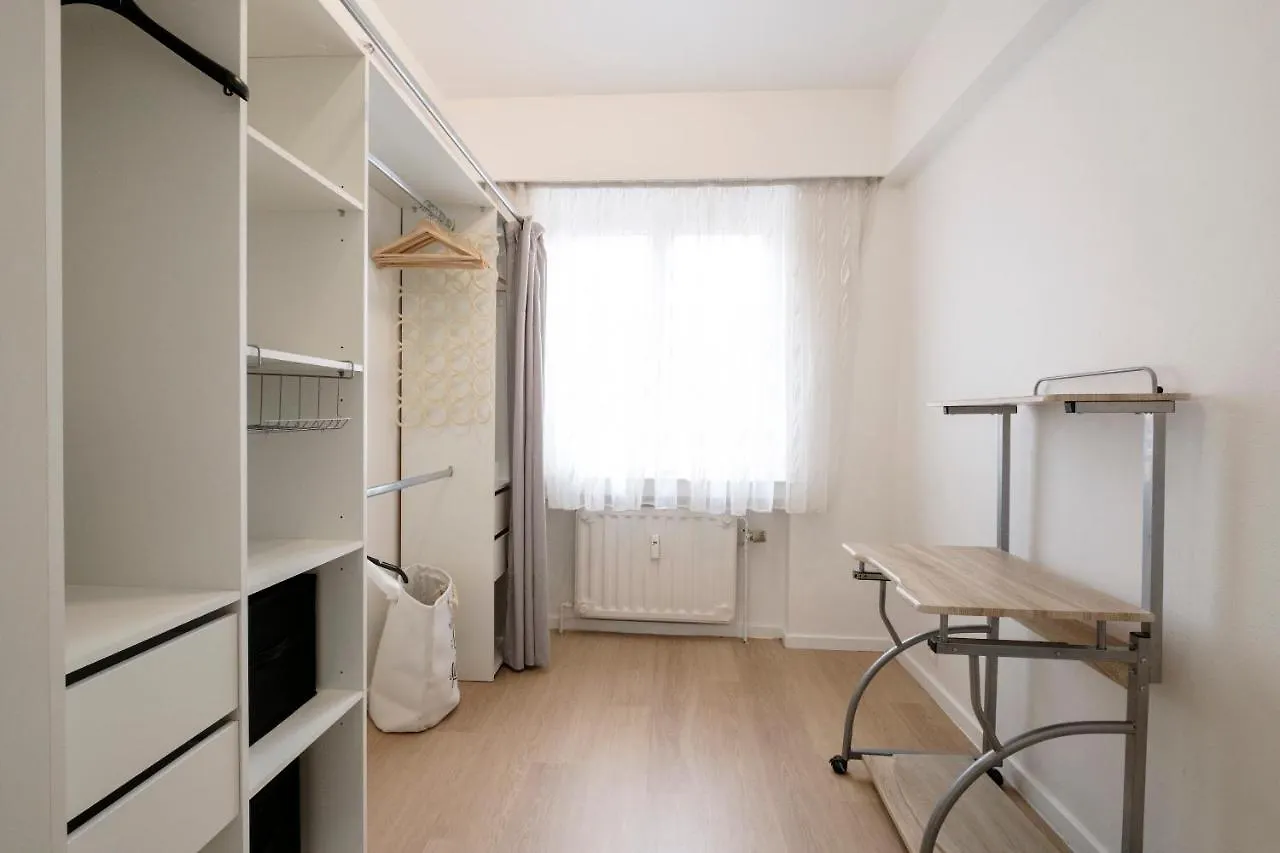 2 Bedrooms Apartment Wolewe-Saint-Lambert Brüsszel
