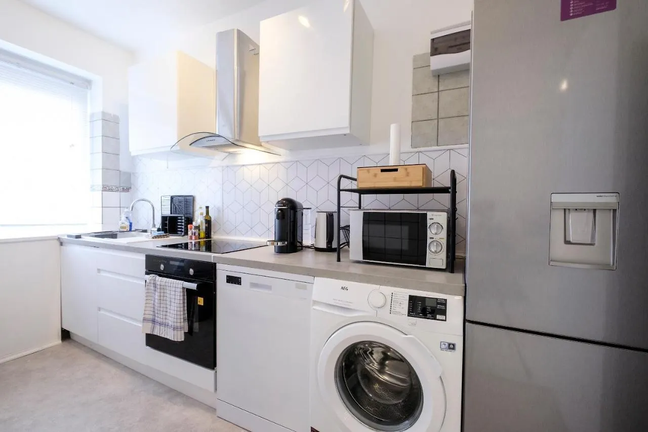 2 Bedrooms Apartment Wolewe-Saint-Lambert Brüsszel 0*,  Belgium